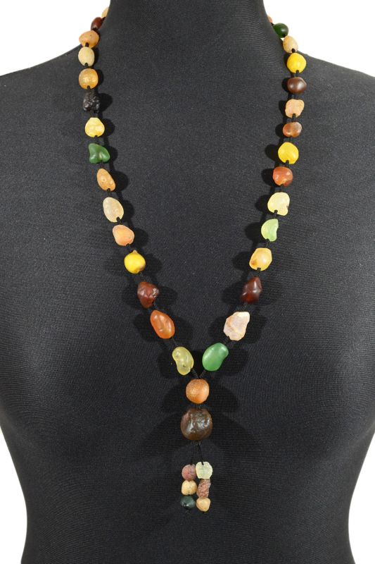 Beads with a pendant made of agate tinted matte galt 12*12mm color.assorted, 72cm