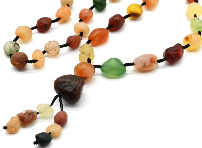 Beads with a pendant made of agate tinted matte galt 12*12mm color.assorted, 72cm