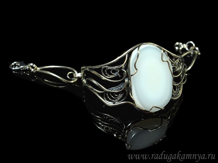 Opal white bracelet, 18cm.