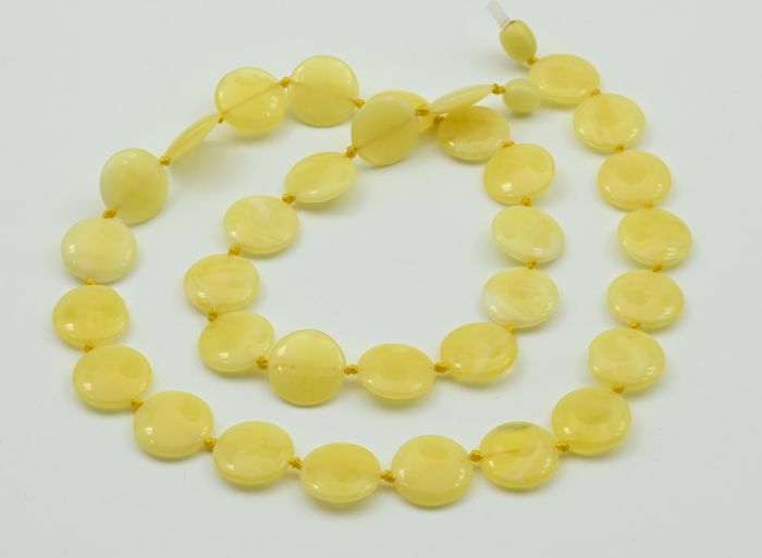 Beads made of amber T. circle 15mm milk, 54cm