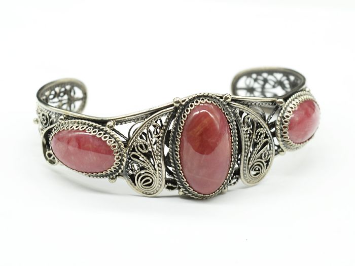 The bracelet is rhodonite " Orletz ", 21 cm.