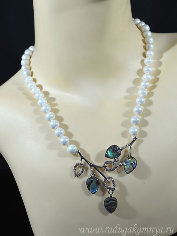 Beads made of white Majorca, pendant "Twig" made of mother-of-pearl heliotis, 48cm