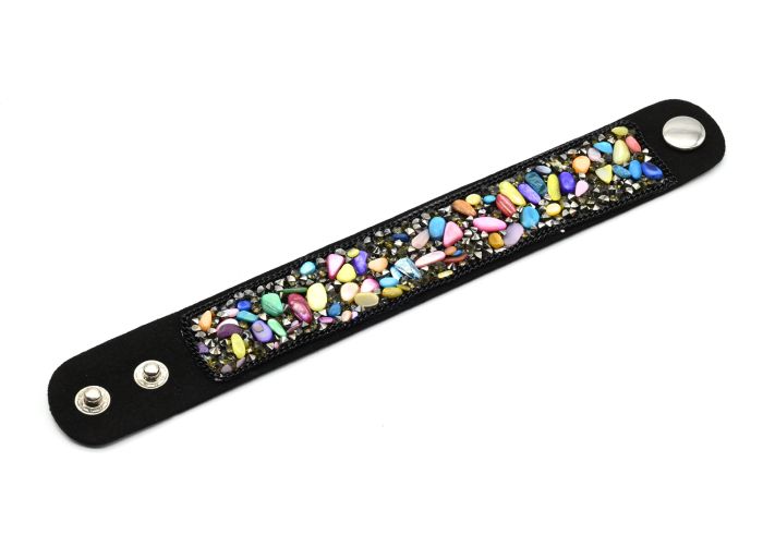 Bracelet on leather with a crumb of mother of pearl and zircon color.assorted, 20cm