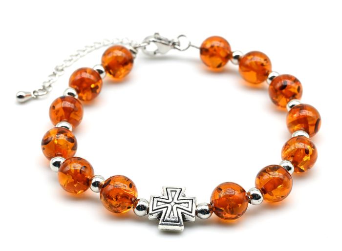 An 8mm amber bead bracelet with a cross color.cognac, 18cm