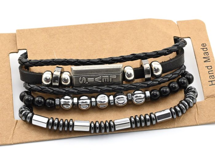 A set of men's braided leather bracelets, 18-21cm