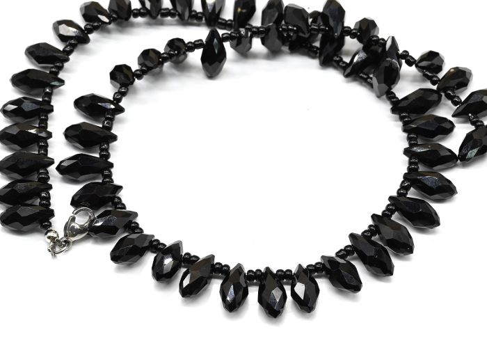 Necklace with zircon droplets with edges 6*12mm color.black, 40cm