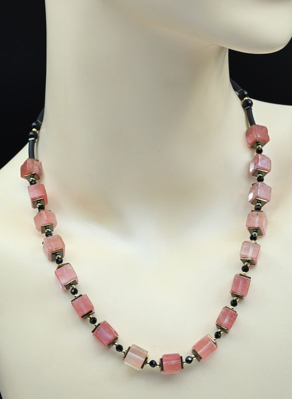 Beads and bracelet with chalcedony and hematite "Cubes" 8mm color.pink, gold, 47cm, 19cm