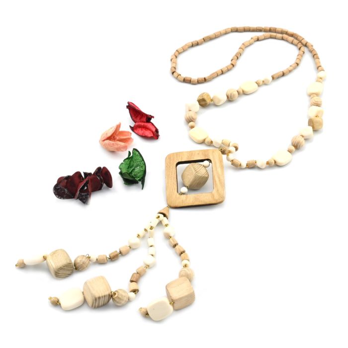 Beads made of wood with a Baguette pendant, 72cm