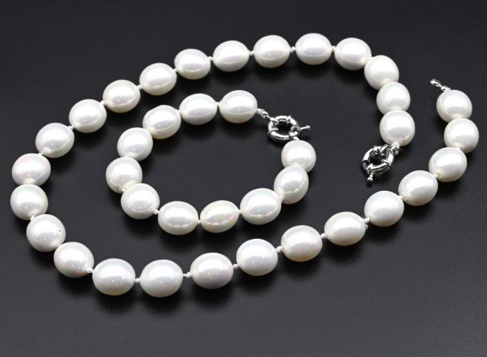 Beads, bracelet from Mallorca oval 13*15mm color white-mother-of-pearl, 47; 20cm