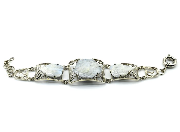 Bracelet made of white marble, 18.5cm.