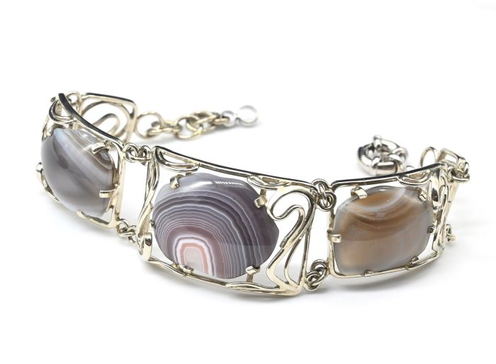 Agate bracelet, 17.5cm.