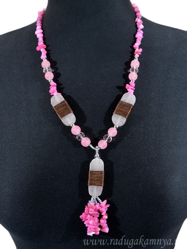 Beads with a Modern pendant with a pearl tone. and rose quartz color.pink, 63cm